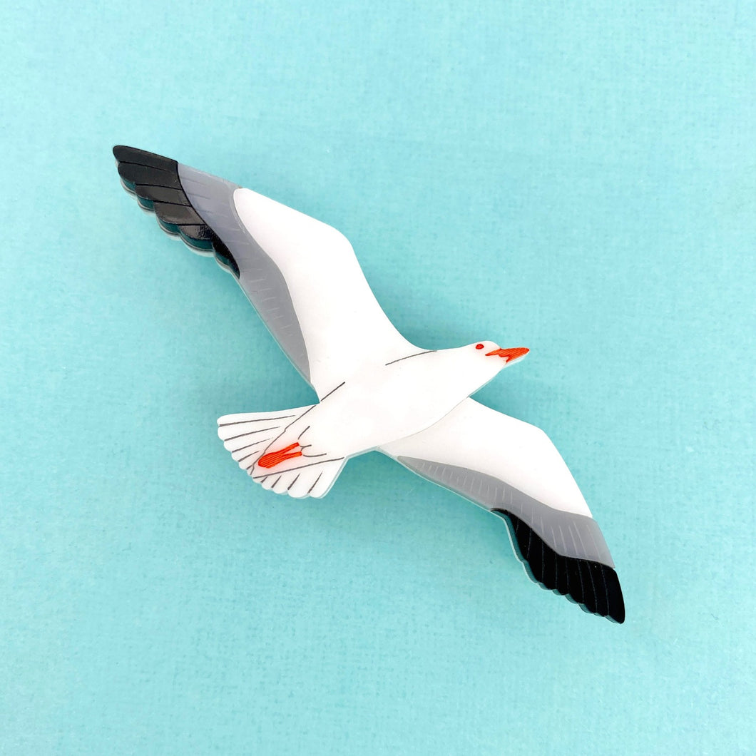 Snatching Seagull brooch