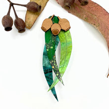 Load image into Gallery viewer, Gum Leaves brooch - Green

